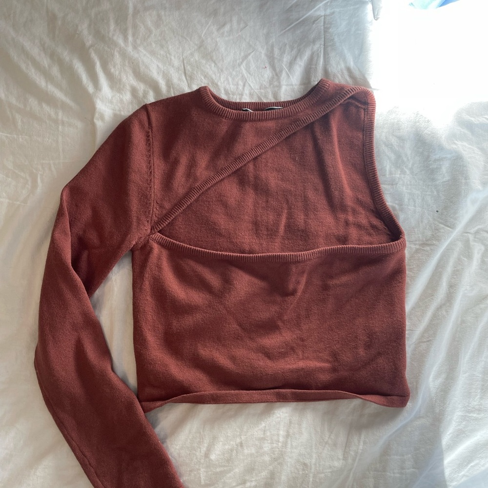 One shoulder/ sleeve cutout top